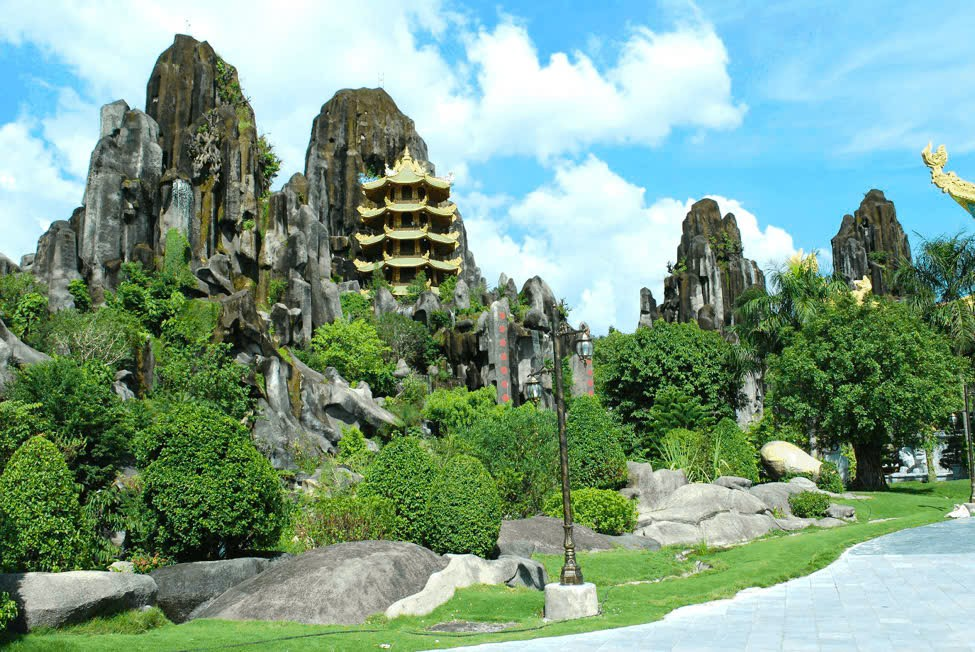 YOGA RETREAT TOUR EXPLORE DA NANG – HOI AN – BA NA HILLS